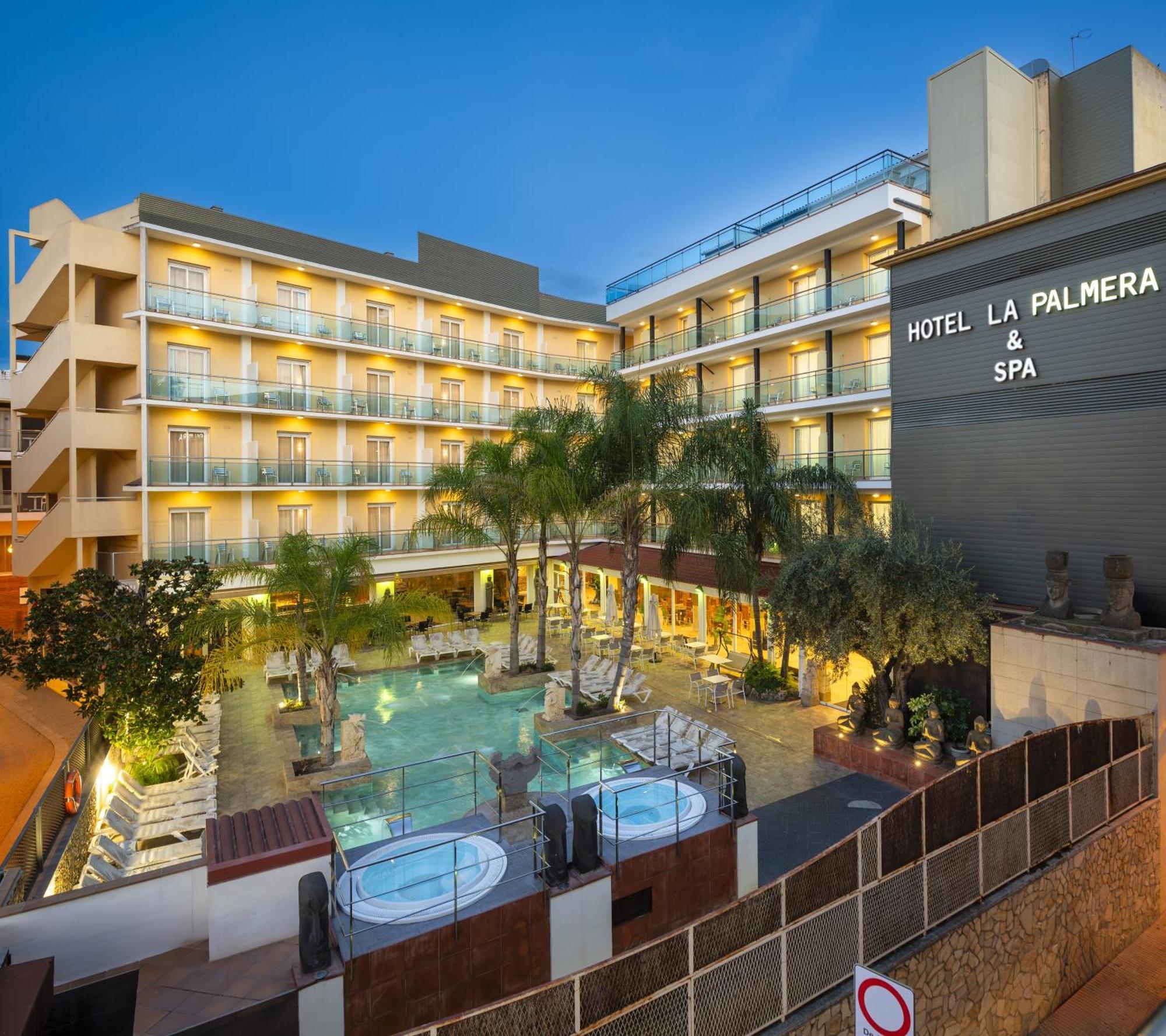 Hotel La Palmera & 4*