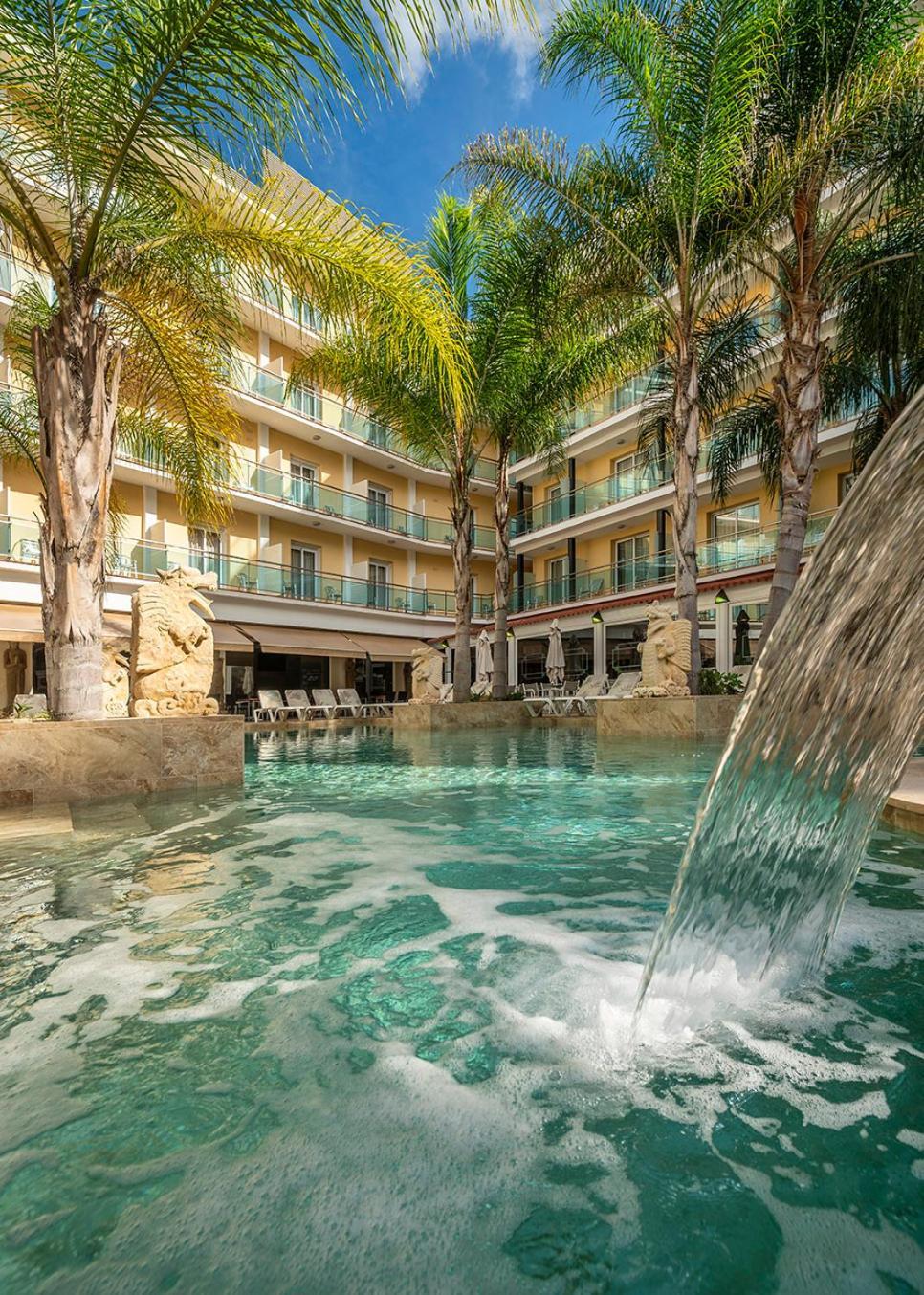 Hotel La Palmera &