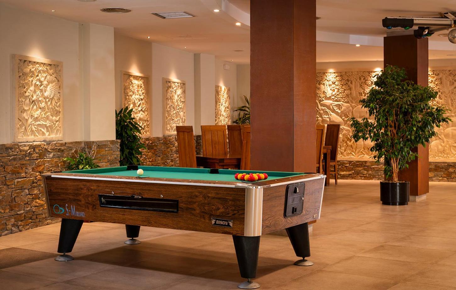 Hotel La Palmera & 4*
