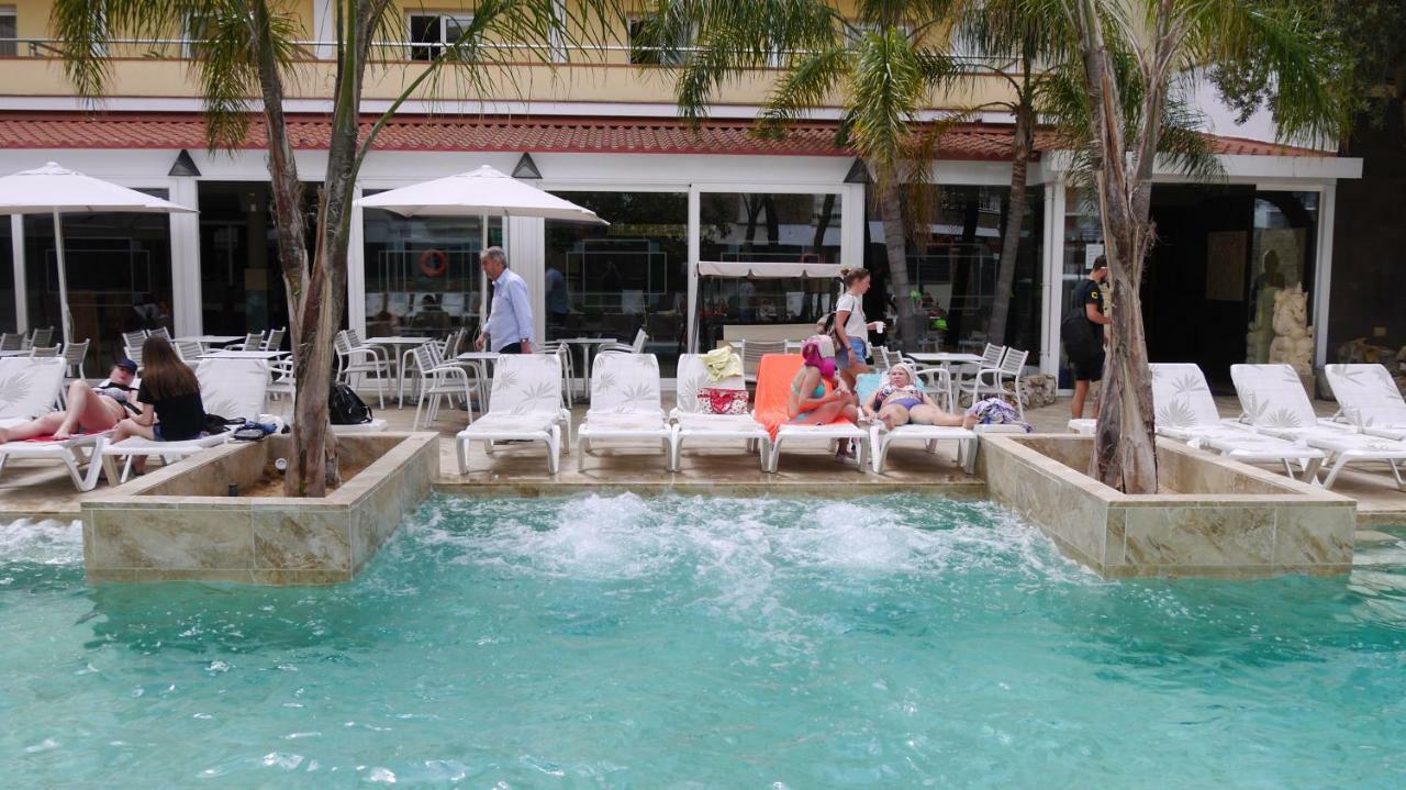 Hotel La Palmera &